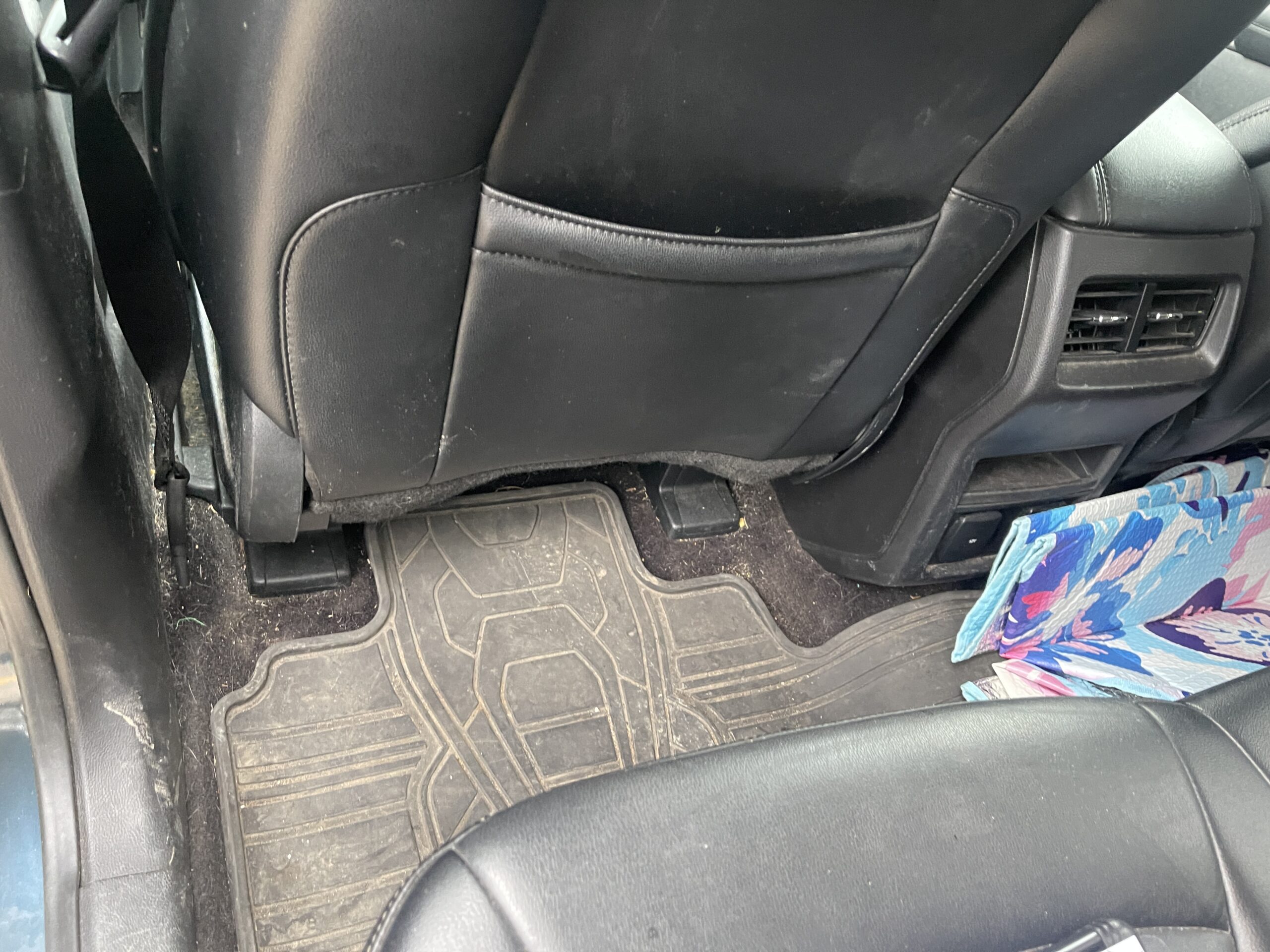 2016 Ford F-350 Super Duty Backseat - Dirty