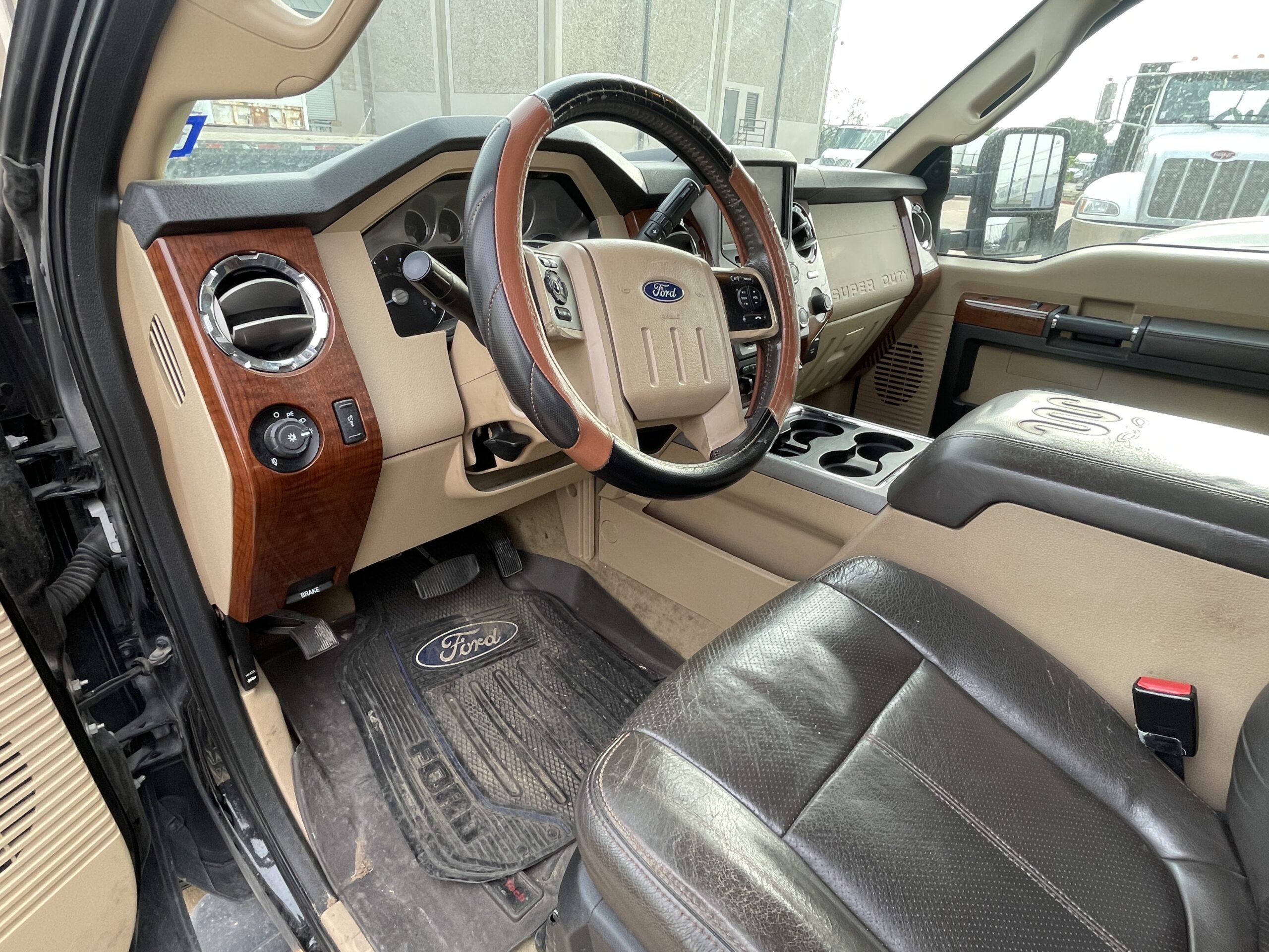 2016 Ford F-350 Super Duty Front Seat - Dirty