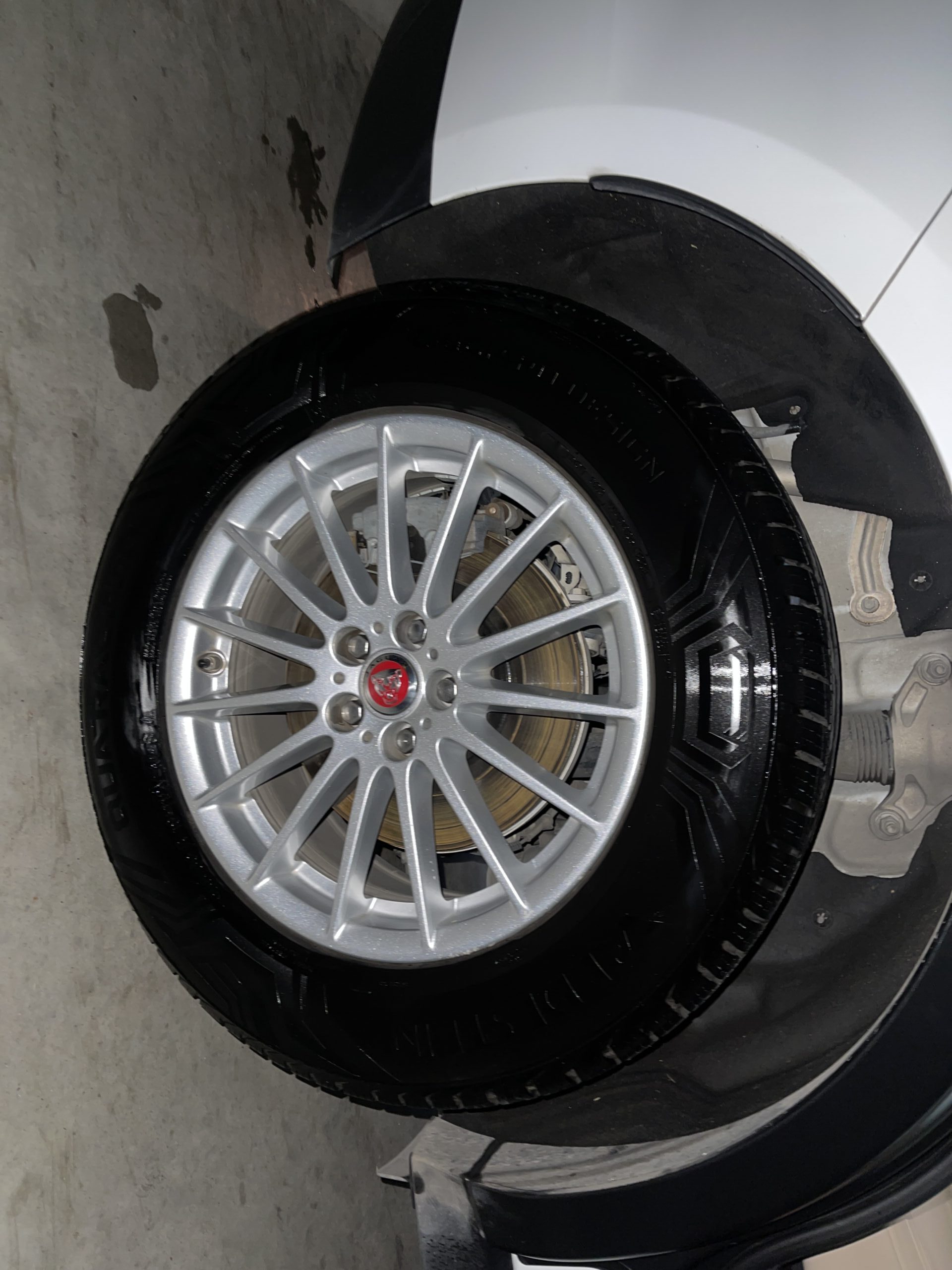 2017-Jaguar-F-Pace-Tire-Clean-scaled