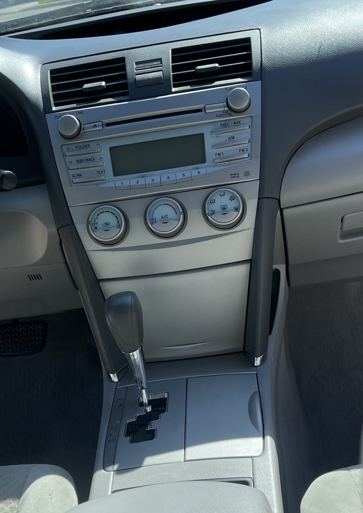 IMG_6371-2007-Grey-Toyota-Camry-Center-Console-Cleaned-scaled